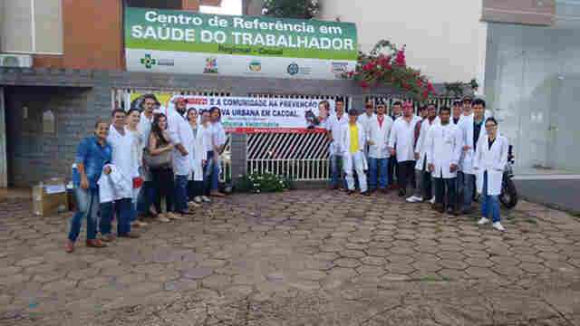 Acadêmicos da Facimed trabalham na vacinação antirrábica