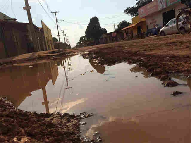 Moradores reclamam de serviço pela metade na Zona Leste