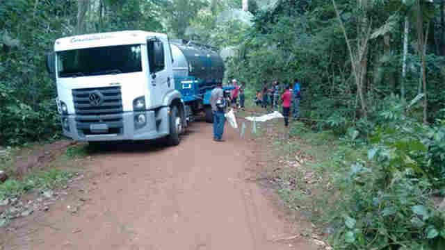 Motociclista morre em colisão com caminhão