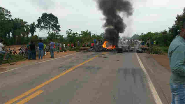 MAB fecha BR-364 em Nova Mutum