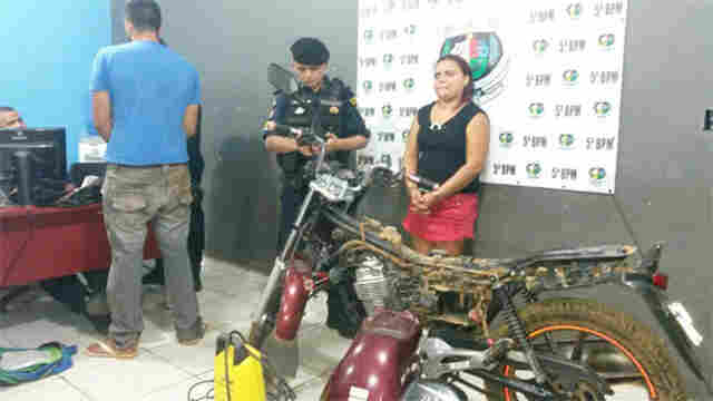 Casal é preso desmontando motos roubadas