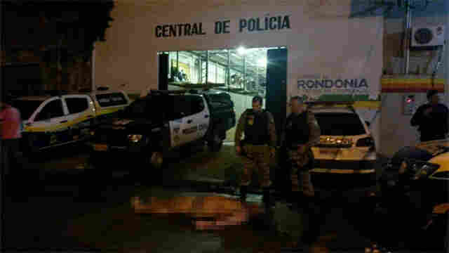 SUSPEITO DE ESTUPRO É LINCHADO POR POPULARES E MORRE EM FRENTE A CENTRAL DE POLÍCIA