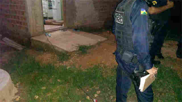 HOMEM MATA ESPOSA COM GOLPES DE FACÃO NA CAPITAL