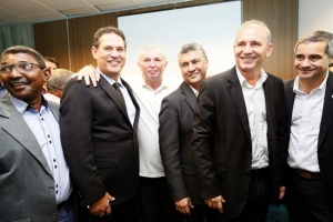 Deputados prestigiam posse do novo diretor geral do DER