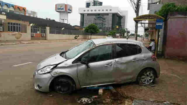 Jovem bêbado capota carro na Capital