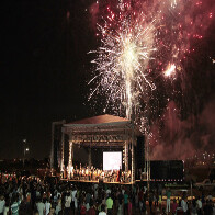 Shows e queima de fogos abrem as festas de Natal da Capital