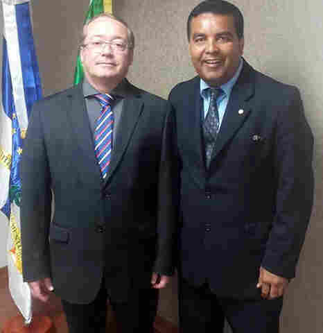 Garçon cumprimenta desembargador pela liberação de obras na BR-319