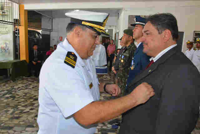 Presidente do Sistema Fecomércio-RO é homenageado com Medalha de Amigo da Marinha