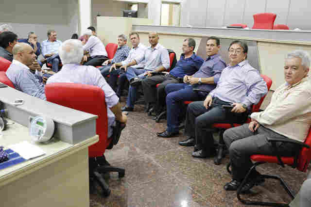 Governo recua em partes do aumento do IPVA, mas ICMS não avança