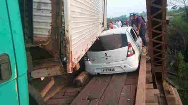 Acidente fecha BR-425 na ponte