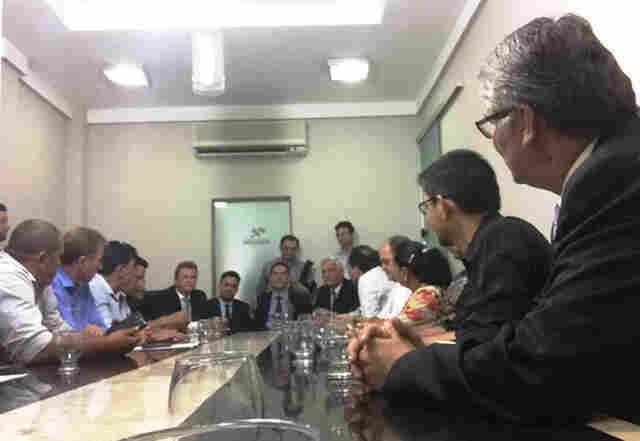 Deputados estaduais se comprometem a não aprovar projetos contra servidores