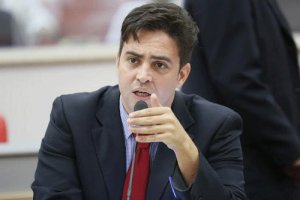 Posicionamento contrário a aumento de impostos é briga antiga, diz deputado Léo Moraes