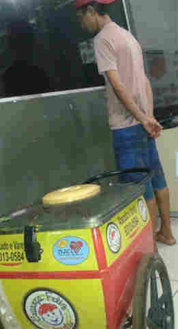 Homem é preso vendendo drogas em carrinho de picolé