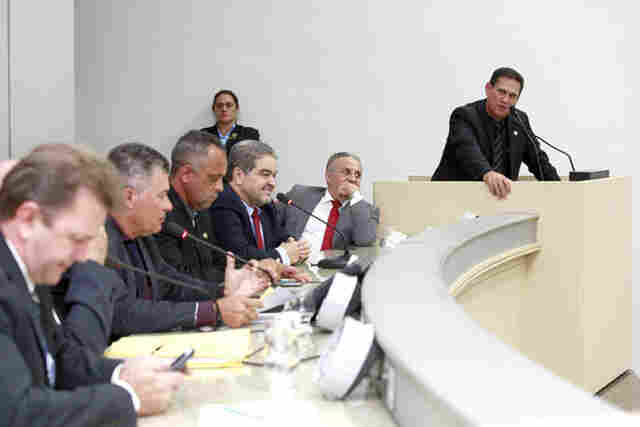 Em sessão extraordinária, Assembleia Legislativa vota projetos do Governo