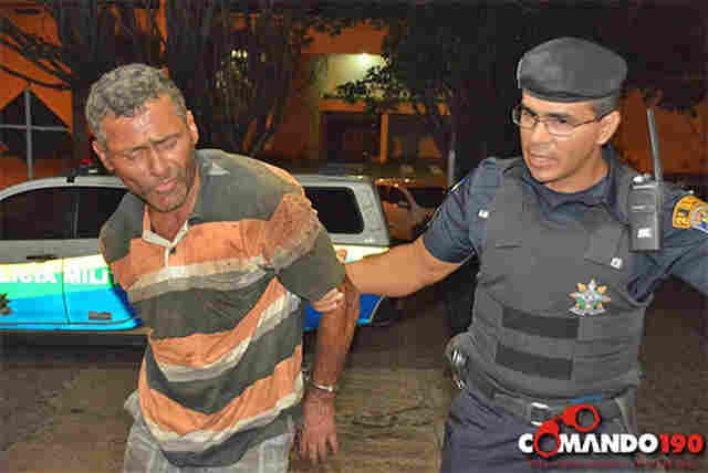 Liberado pelo indulto, apenado destrói tornozeleira e é preso com faca e droga