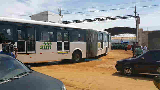 ÔNIBUS DO NOVO SISTEMA DE TRANSPORTE COMEÇAM A CIRCULAR EM PORTO VELHO; DIA TEVE CONFRONTOS