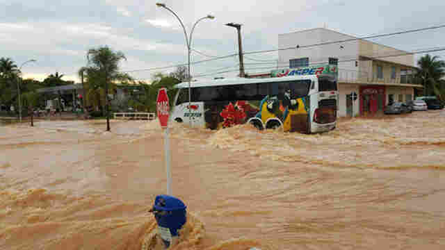 Trânsito volta a fluir lentamente na BR-364