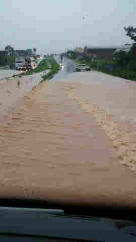 Tráfego na BR-364, em Ji-Paraná, está bloqueado