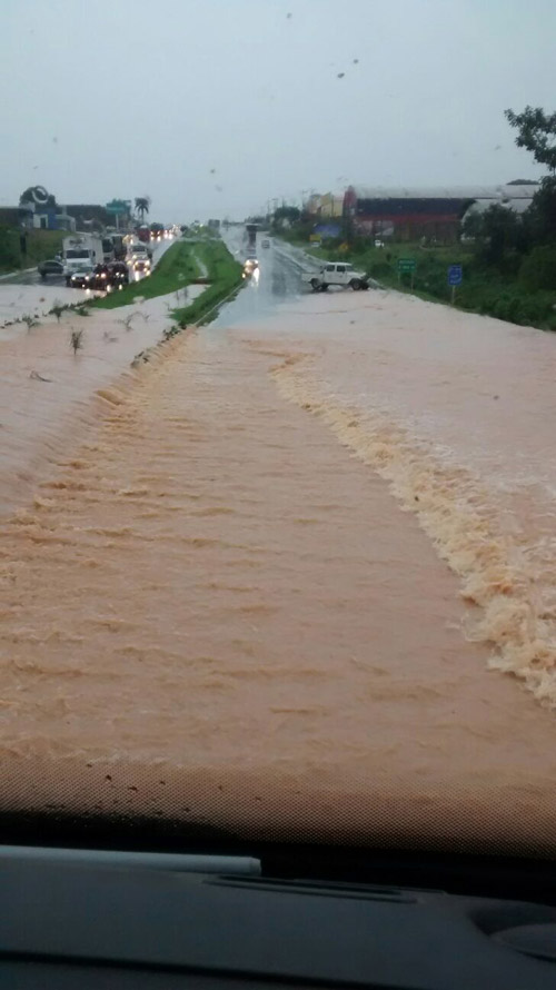 Tráfego na BR-364, em Ji-Paraná, está bloqueado