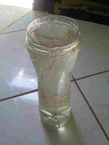 Moradores reclamam que água distribuída em residencial da capital é poluída