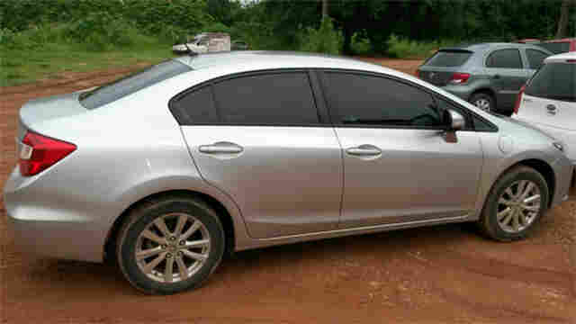 Delegacia de furtos e roubos de veículos prende homem vendendo automóvel roubado