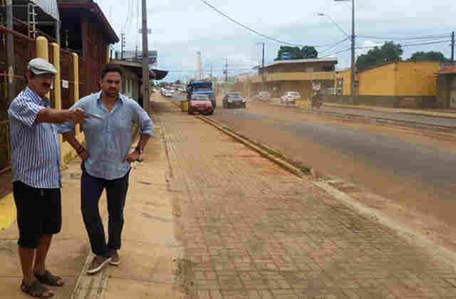 Léo Moraes aponta falhas em obra na Vieira Caúla