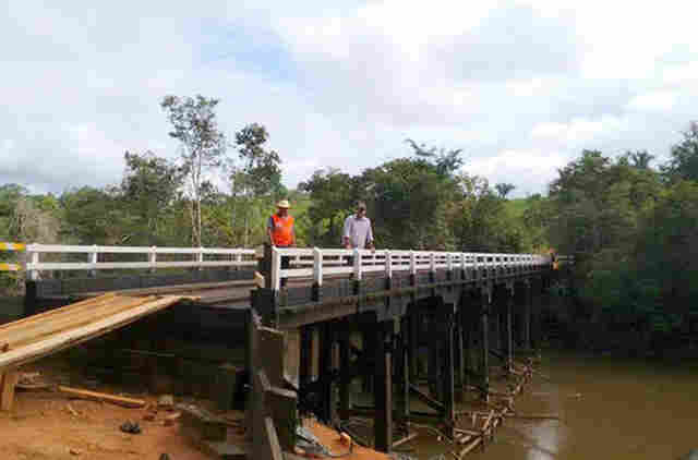 Ezequiel supervisiona ponte sobre o Rio Belém em Machadinho