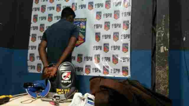 Força Tática prende um acusado de roubo e outro de furto a residência