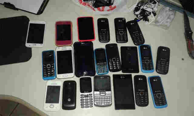 Suspeito confessa que jogaria 22 celulares dentro de presídio