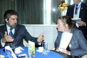 Senador Valdir Raupp recebe prefeitos em Brasília