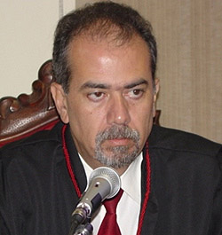 O Supremo e a Constituição - Por Walter Waltenberg Silva Junior