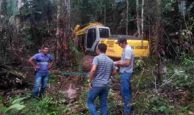 Policiais localizam retroescavadeira da prefeitura furtada no sábado
