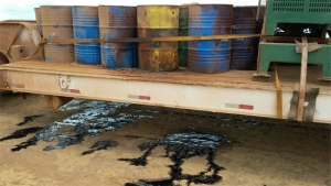 PRF apreende 2,2 mil litros de substância tóxica em Vilhena