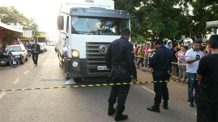 Homem é atropelado e morto por caminhão na Capital