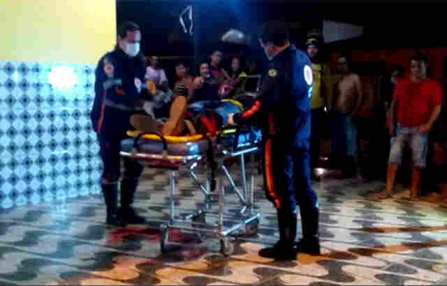 Vídeo: Desconhecido atira em jovem que tentava roubar lanchonete