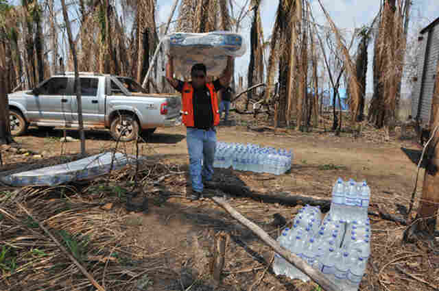Defesa Civil monitora nível do Rio Madeira e distribui alimentos, água e kits de higiene