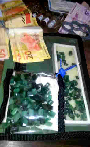 Homem é preso com mais de R$ 10 milhões em títulos da Eletrobras e pedras preciosas avaliadas em R$ 300 mil