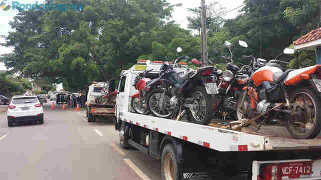 Blitz na Avenida Pinheiro Machado apreende várias motocicletas irregulares