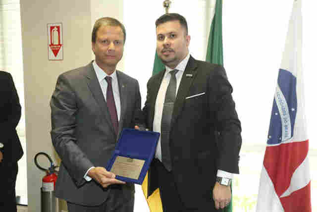 Lamachia divide título de Doutor Honoris Causa em Direito com colegas advogados