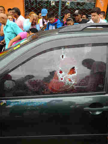 Homem é morto em frente a ótica na Capital