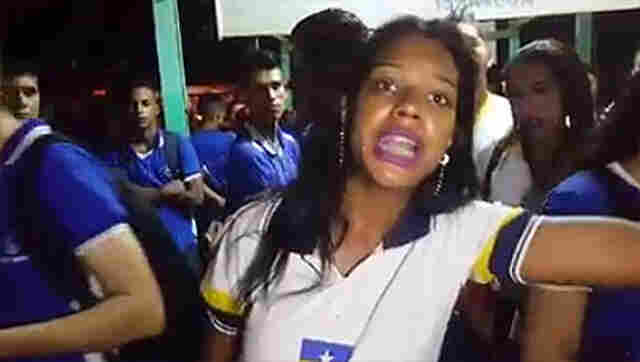 Alunos reclamam de direção e querem maior tempo de tolerância para entrar na escola