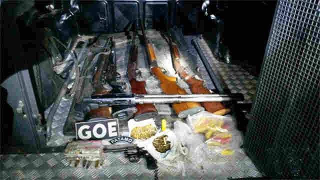 Homem é preso com várias armas e confessa que escondia para bando
