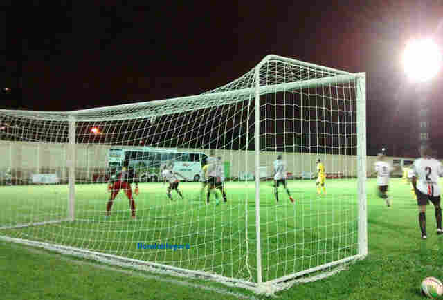 Genus vai vencendo o Real Ariquemes debaixo de muita chuva