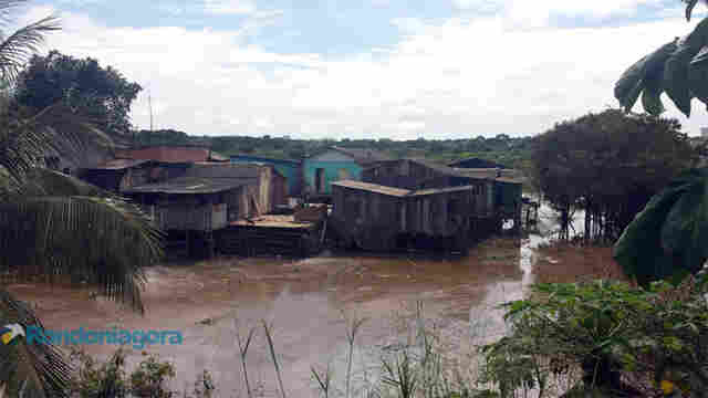 Rio Madeira atinge 15,22 metros e famílias começam a sofrer os efeitos da cheia