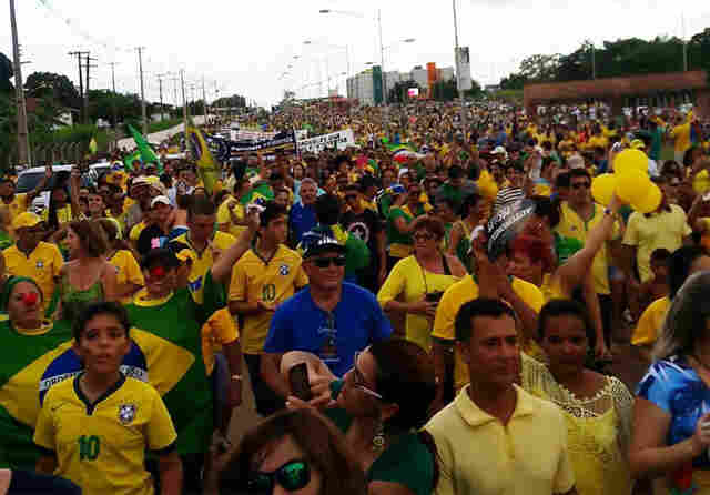 PROTESTO CONTRA DILMA E O PT REÚNE MILHARES DE PESSOAS EM PORTO VELHO; Confira imagens