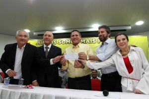 Maurão e Lebrão assinam ficha de filiação no PMDB