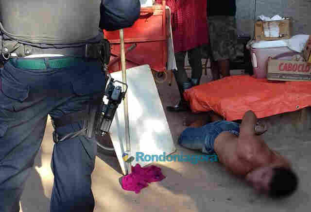 Jovem é linchado pela população após tentar roubar celular na Zona Leste