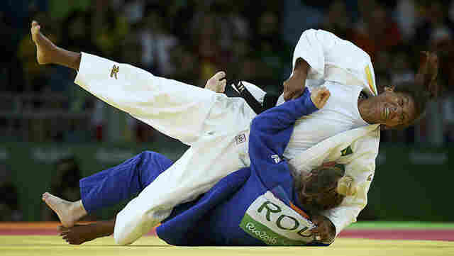 Rafaela Silva garante primeira medalha de ouro ao Brasil