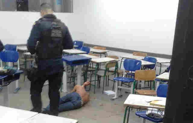 Aluno é baleado com cinco tiros dentro de escola na capital