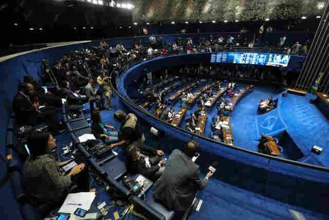 Plenário do Senado aprova denúncia contra Dilma por 59 votos a 21
